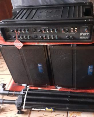 due casse da 100 watt più l'amplificatore 