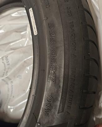 n 4 gomme estive al 90% Briggestone