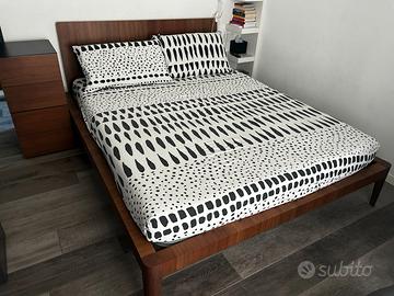 Letto matrimoniale + 2 comodini