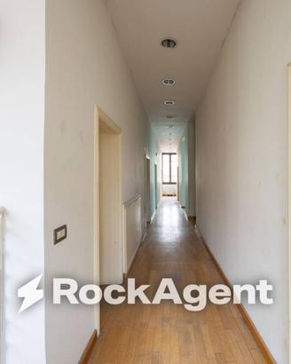 Immobile di 360 m² con più di 5 locali a Pistoia