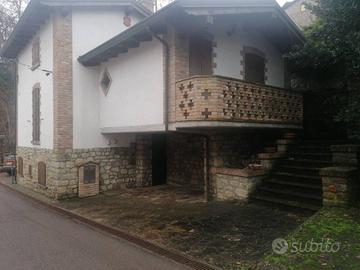 Rustico / Casale di 140 m² con 4 locali a Monteseg