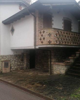 Rustico / Casale di 140 m² con 4 locali a Monteseg