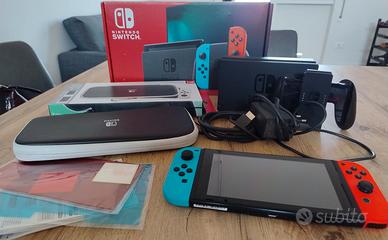Nintendo Switch (V2) + custodia + pellicola