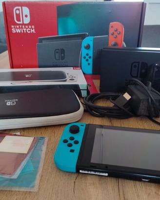 Nintendo Switch (V2) + custodia + pellicola