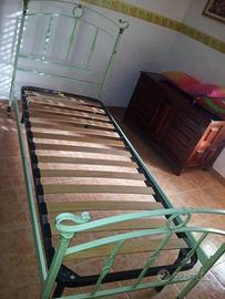 Lettino in ferro battuto