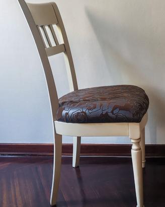 Sedie particolari bianche in legno 