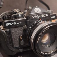 Macchina fotografica vintage Yashica fx-super 2000