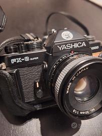 Macchina fotografica vintage Yashica fx-super 2000