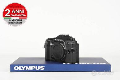 Olympus OM System OM-5 USATO GARANTITO PER DUE ANN
