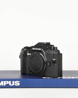Olympus OM System OM-5 USATO GARANTITO PER DUE ANN