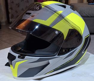 coppia di caschi Airoh e HJC