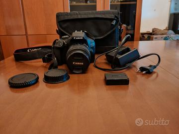 fotocamera reflex Canon EOS 2000D