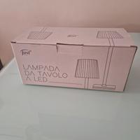 Lampada da tavolo a led