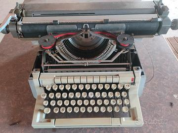 Macchina da scrivere Olivetti Linea  98