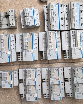 Lotto Materiale Elettrico Industriale e Civile