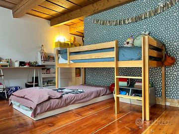 Letto soppalco in legno con scivolo