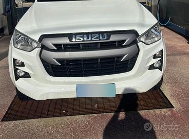 ISUZU DMAX N60 versione BB A/T anno 2023