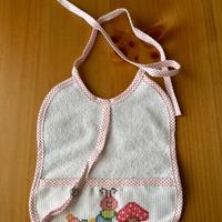 Bavaglino ricamato a mano