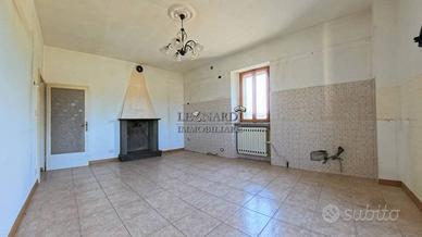 Casa indipendente di 100 m² con 4 locali e box aut