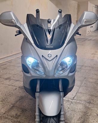 Piaggio X9 500