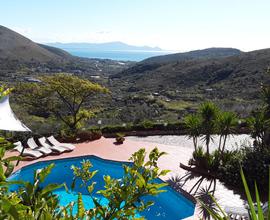 Vendesi villa con piscina privata