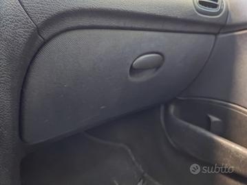 Cassetto portaoggetti PEUGEOT 206 del 2004