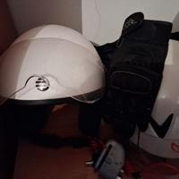 Caschi jet bianchi,guantini pelle da moto e blocca