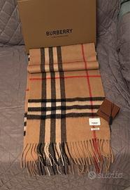 Sciarpa Burberry 160x30 nuova con scatola