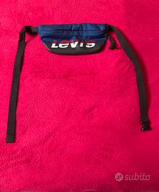 Marsupio Levi’s blu navy-look casual e sportivo