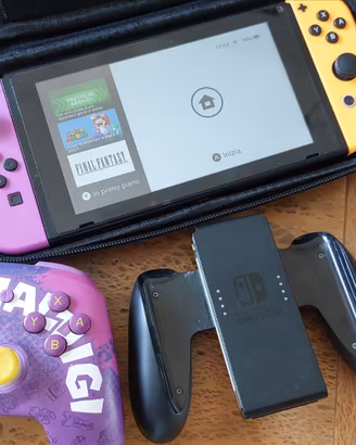 Nintendo Switch + accessori e Cover 