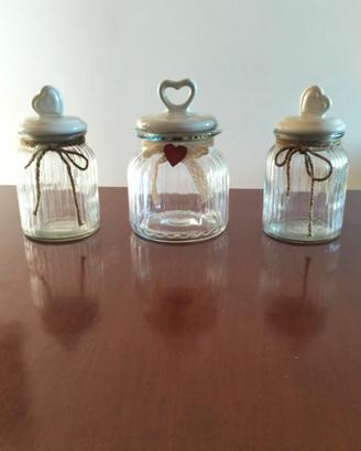 Set di 3 contenitori per biscotti.