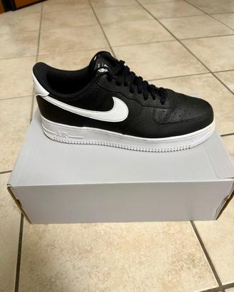Nike Air Force 1 ‘07 - nere e bianche