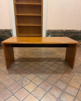 Scrivania da ufficio in legno