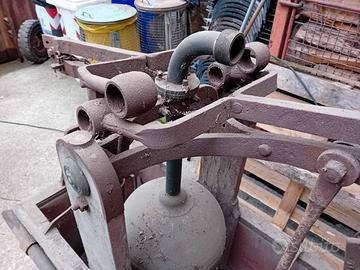 Antica pompa manuale antincendio a doppio pistone