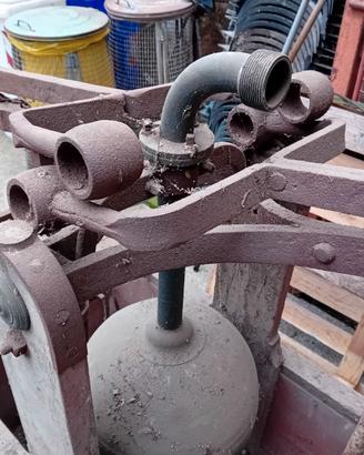 Antica pompa manuale antincendio a doppio pistone