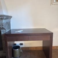 Scrivania in legno