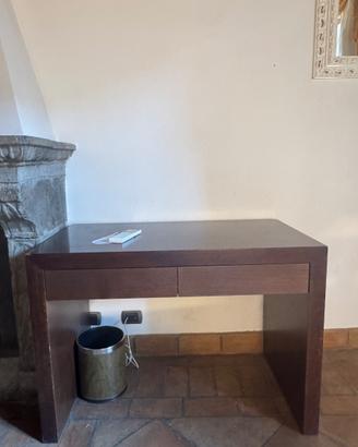 Scrivania in legno