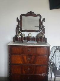cassettone antico con specchiera 