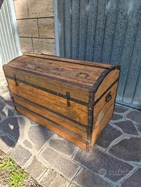 Baule antico a botte in legno e ferro – Primi '900