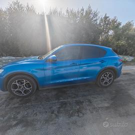 alfa romeo Stelvio executive tettuccio blu misano
