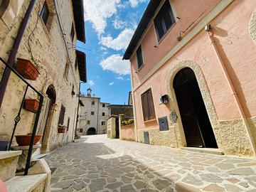 Casa indipendente di 115 m² con 5 locali a Nespolo