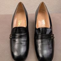 Scarpa Taverna nera chiusa in vera pelle