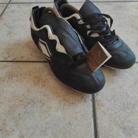 scarpe da calcio nuove colore nero tacchetti 
