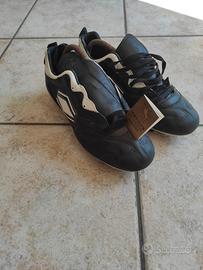 scarpe da calcio nuove colore nero tacchetti 