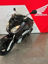 Yamaha X-Max 250