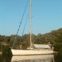 Barca a vela in peralluman