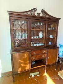 Vetrina stile Chippendale in legno con vetri – 150