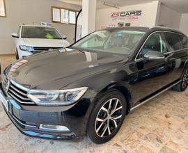 Volkswagen Passat 2.0 tdi Highline Navi Fari Led
