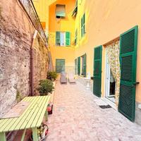 4 LOCALI A GENOVA