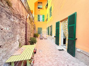 4 LOCALI A GENOVA